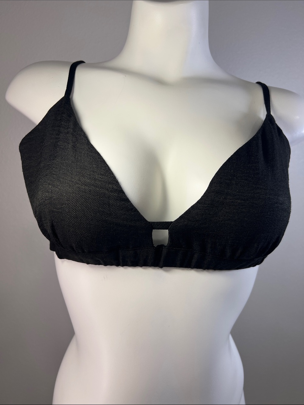 Forever 21 Black Triangle Bralette with Keyhole Detail MEDIUM